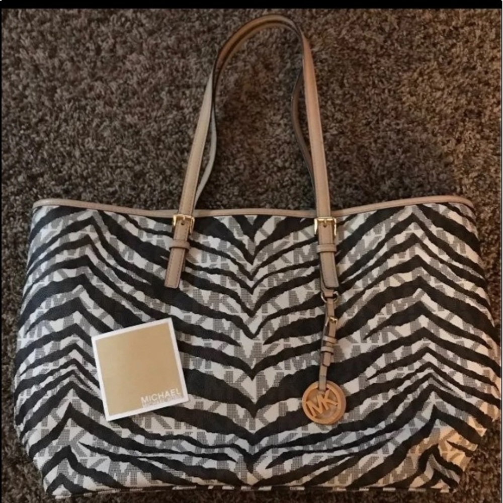 ❤️SOLD❤️MICHAEL KORS ANIMAL PRINT LARGE TOTE NEW